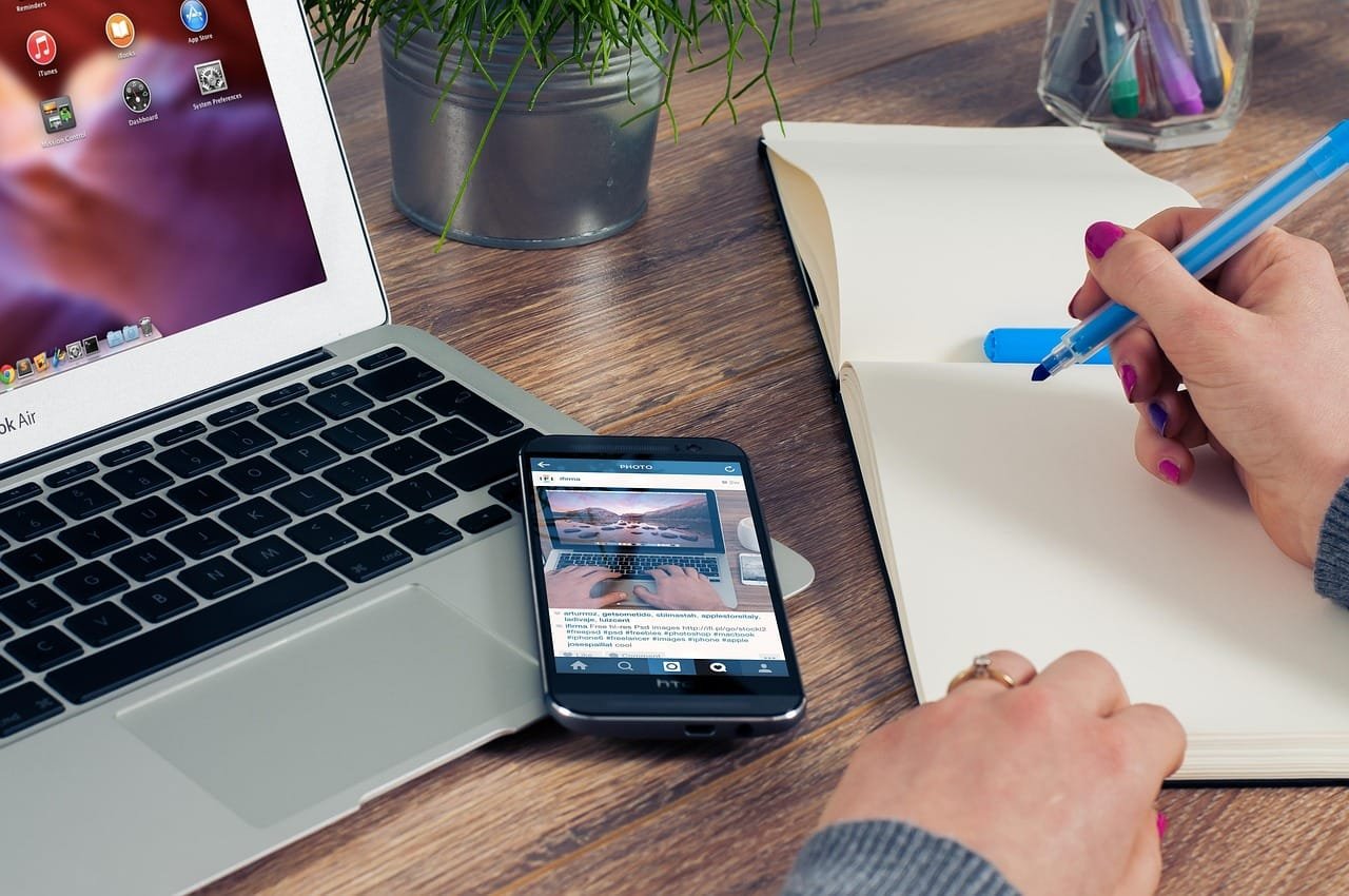 This AI Writes Blog Posts Faster Than You Can Make Coffee-Here’s How!